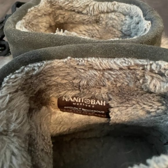 Manitobah Muklucks womens size 7 - Picture 3 of 5